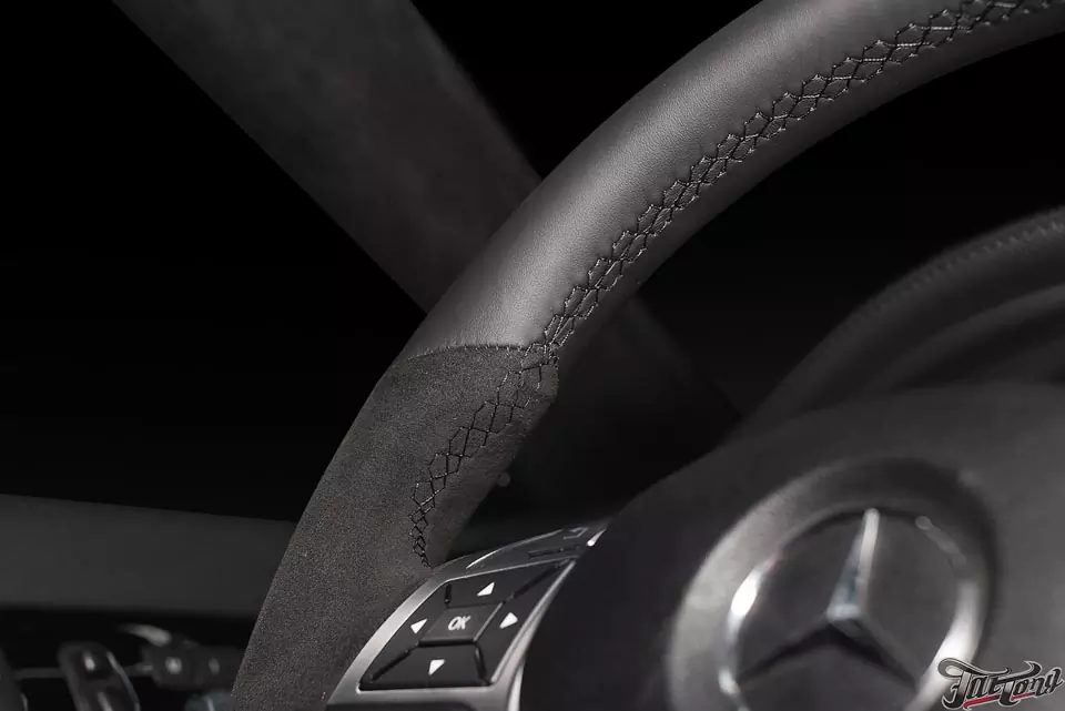 Mercedes CLS63 AMG. Химчистка и покраска сидений. Перетяжка обода руля.
